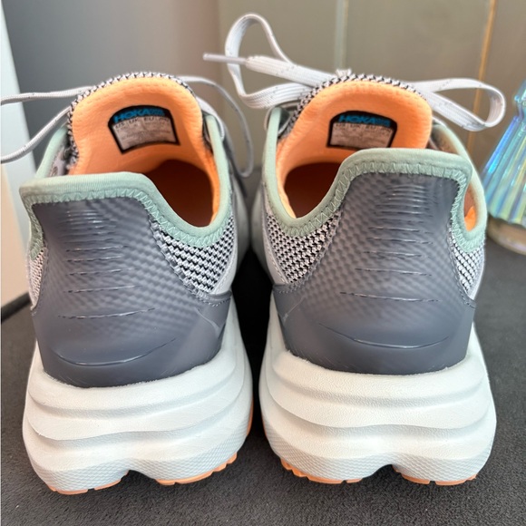 Woman’s HOKA’S Anacapa 2 Freedom size 7.5  Gray and Peach Walking Sneakers - Picture 4 of 10
